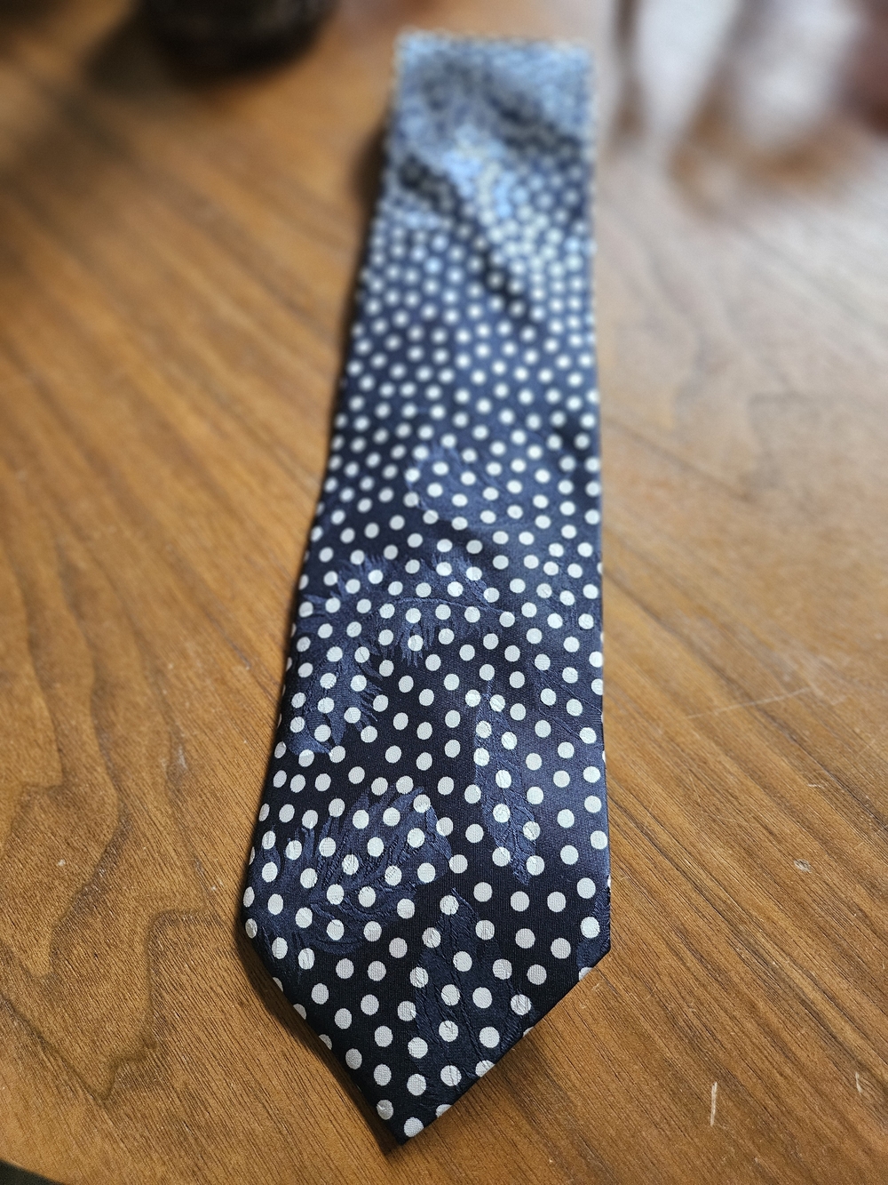 Santo Stefano Brioni Navy Blue and White Polka Dot Silk Tie Ghost Feathers 59"